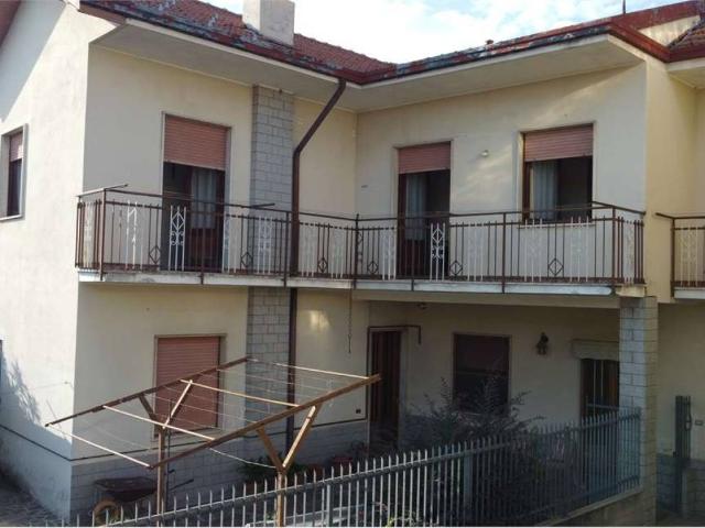 Villa Indipendente in vendita a Bienate, Magnago
