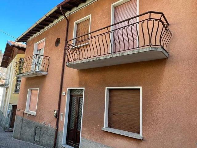 Villa Indipendente in vendita a Magreglio, Lombardia
