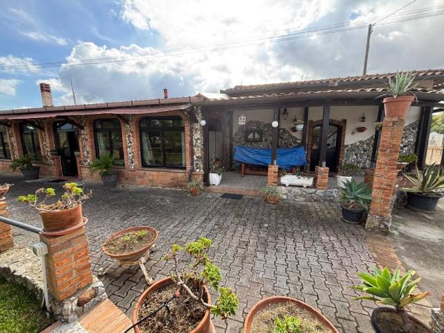 Villa Indipendente in vendita a Calabria, Catanzaro