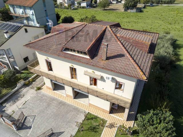 Villa Indipendente in vendita a Moie, Maiolati Spontini