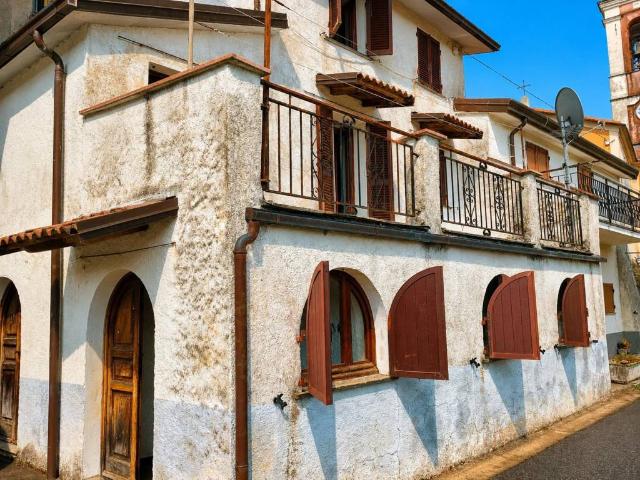 Villa Indipendente in vendita a Maissana, Liguria