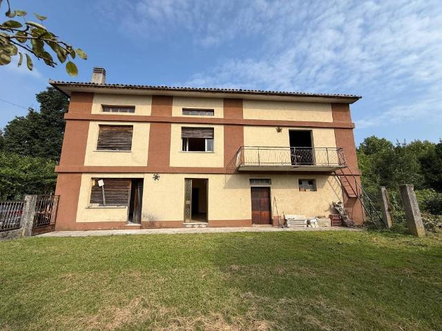 Villa Indipendente in vendita a Majano, Friuli-Venezia Giulia