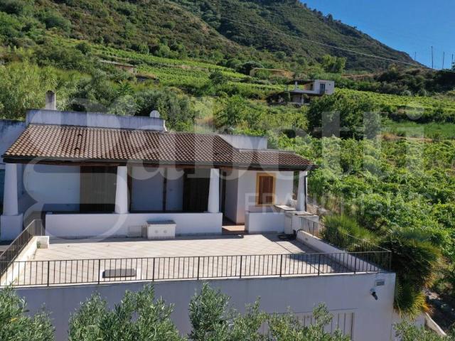 Villa Indipendente in vendita a Malfa, Sicilia