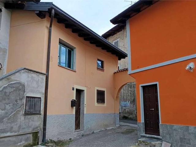 Villa Indipendente in vendita a Gurone, Malnate