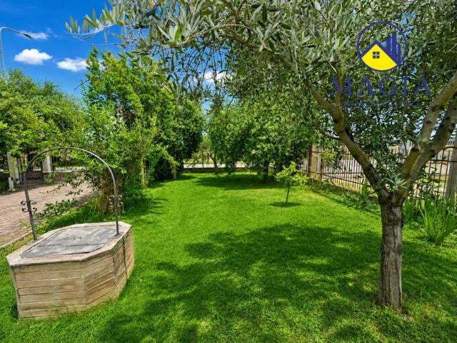 Villa Indipendente in vendita a Unione dei Comuni della Val Vibrata, Marche