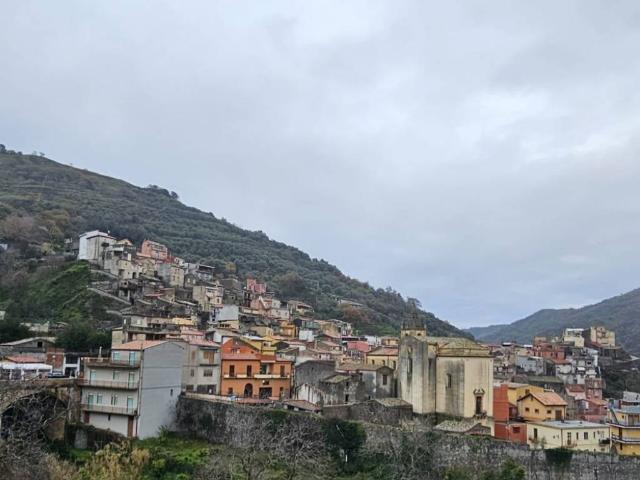 Villa Indipendente in vendita a Mandanici, Sicilia