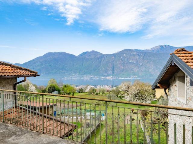 Villa Indipendente in vendita a Mandello Del Lario, Lombardia