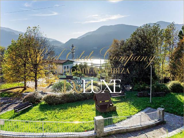 Villa Indipendente in vendita a Contrada Castello, Mandello del Lario