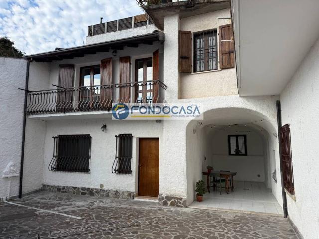 Villa Indipendente in vendita a Gardoncino, Manerba Del Garda
