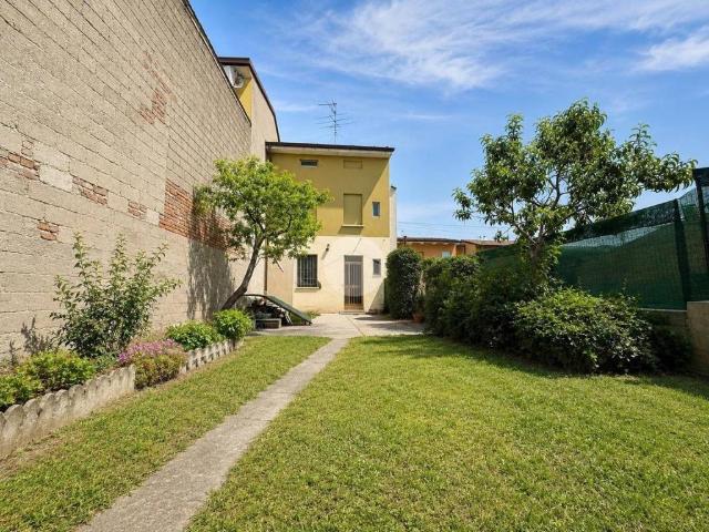 Villa Indipendente in vendita a Manerbio, Lombardia