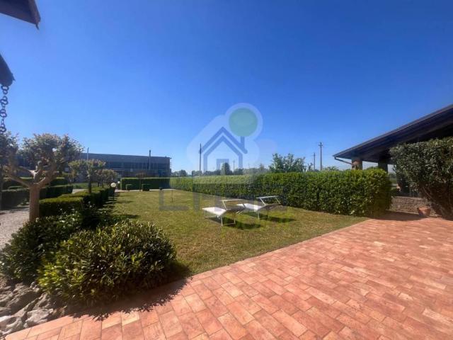 Villa Indipendente in vendita a Manerbio, Lombardia