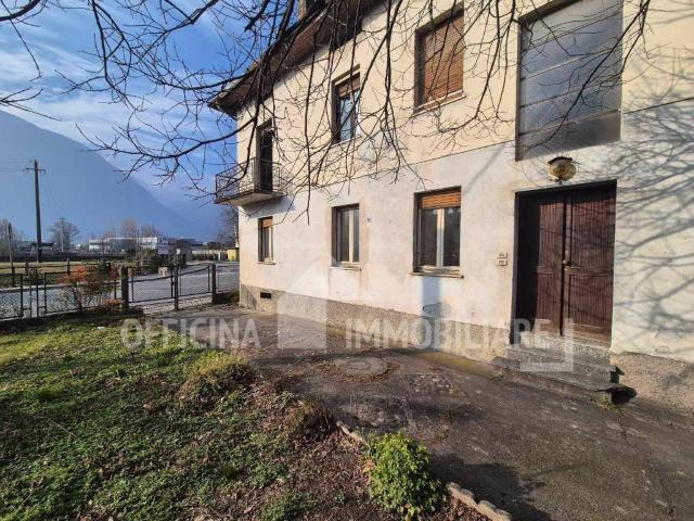 Villa Indipendente in vendita a Mantello, Lombardia