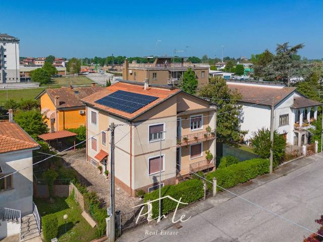 Villa Indipendente in vendita a Belfiore, San Giorgio Di Mantova