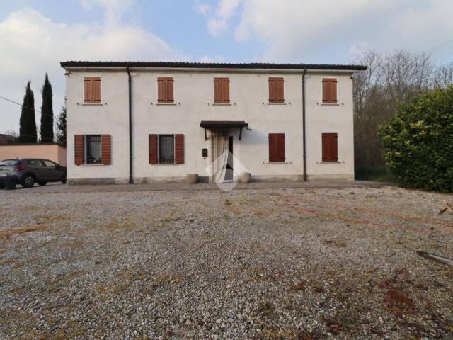 Villa Indipendente in vendita a Formigosa, Mantova