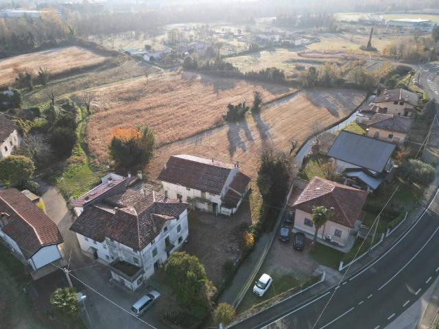 Villa Indipendente in vendita a Manzano, Friuli-Venezia Giulia