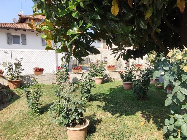 Villa Indipendente in vendita a Manzano, Friuli-Venezia Giulia