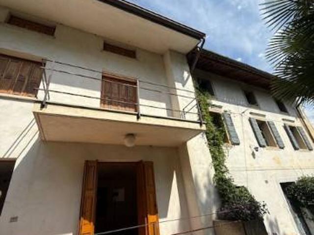 Villa Indipendente in vendita a Manzano, Friuli-Venezia Giulia