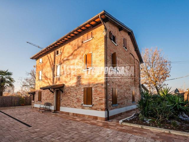 Villa Indipendente in vendita a Unione dei comuni del Distretto Ceramico, Maranello