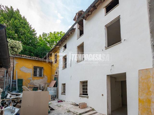 Villa Indipendente in vendita a Unione dei comuni del Distretto Ceramico, Maranello