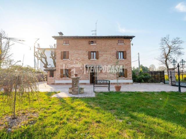 Villa Indipendente in vendita a Unione dei comuni del Distretto Ceramico, Maranello
