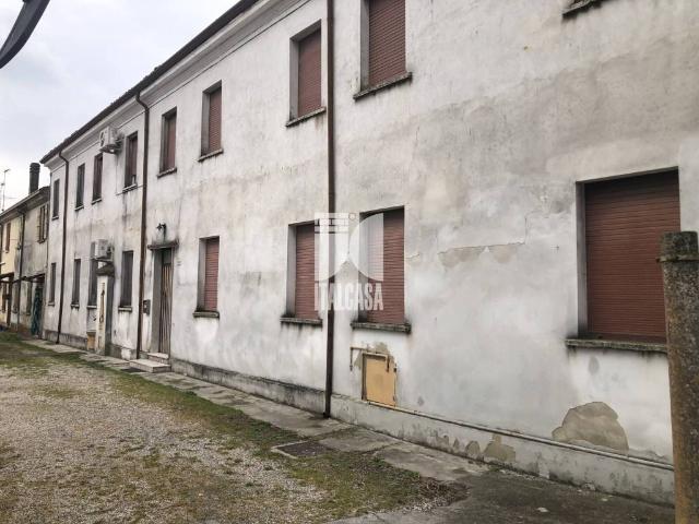 Villa Indipendente in vendita a Castellucchio, Lombardia