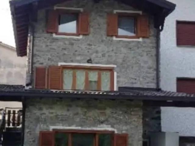 Villa Indipendente in vendita a Margno, Lombardia