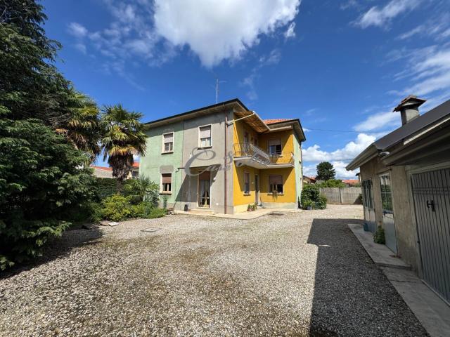 Villa Indipendente in vendita a Mariano Comense, Lombardia