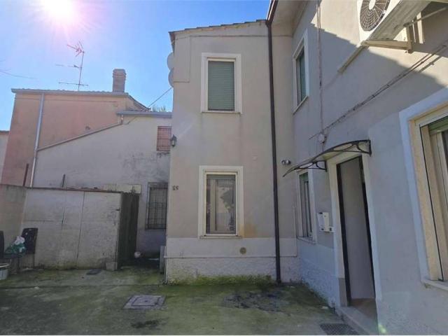 Villa Indipendente in vendita a Marmirolo, Lombardia