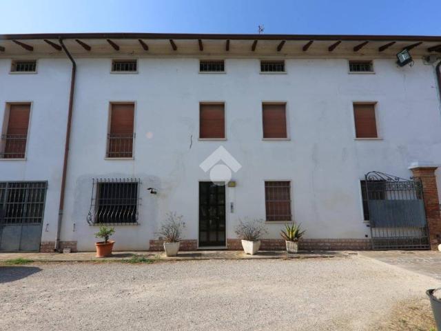 Villa Indipendente in vendita a Marmirolo, Lombardia