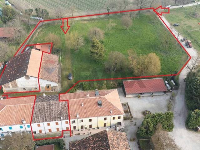Villa Indipendente in vendita a Marmirolo, Lombardia