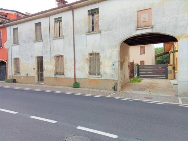 Villa Indipendente in vendita a Marmirolo, Lombardia