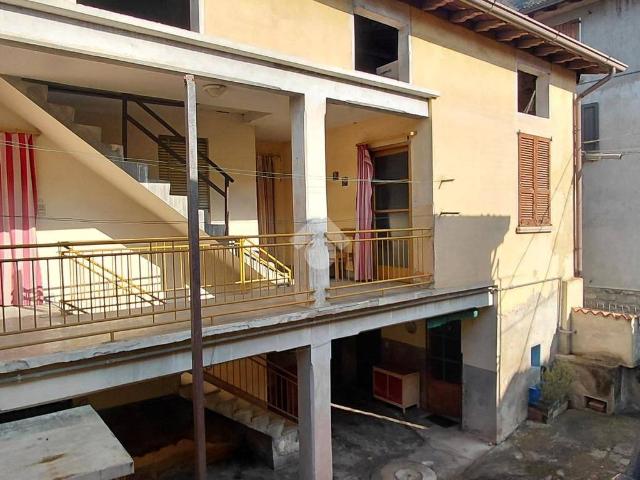 Villa Indipendente in vendita a Comunità montana del Sebino bresciano, Marone