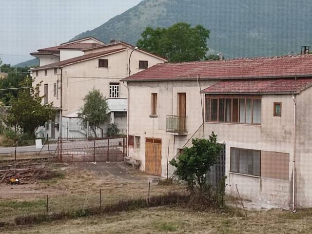 Villa Indipendente in vendita a Marsicovetere, Basilicata