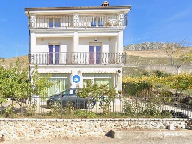 Villa Indipendente in vendita a Marsicovetere, Basilicata