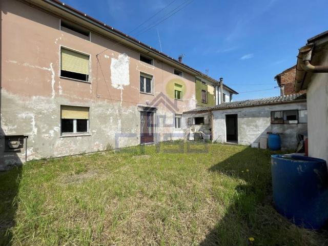 Villa Indipendente in vendita a Casalmaggiore, Lombardia