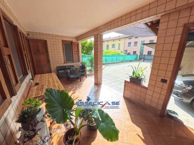 Villa Indipendente in vendita a Martinengo, Bergamo
