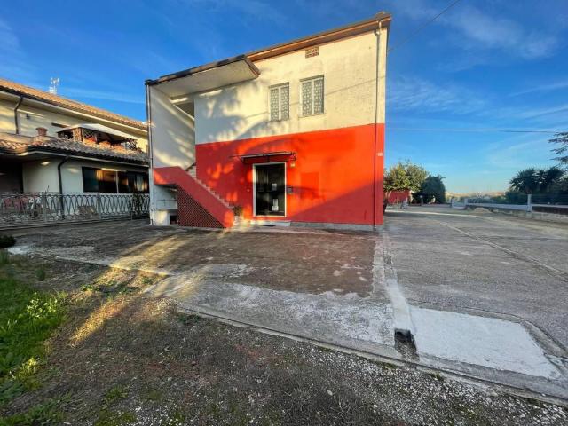 Villa Indipendente in vendita a Unione dei Comuni della Val Vibrata, Martinsicuro