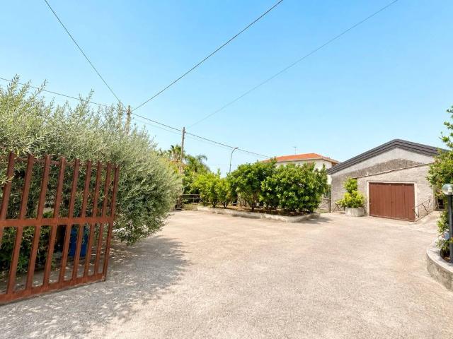 Villa Indipendente in vendita a Santa Venera, Mascali