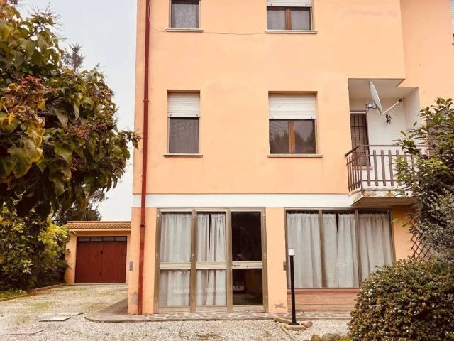 Villa Indipendente in vendita a Masi Torello, Reggio Emilia