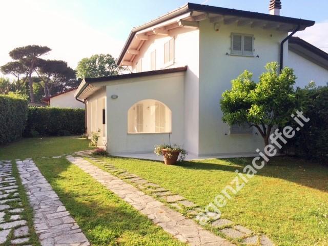 Villa Indipendente in vendita a Poveromo, Marina Di Massa