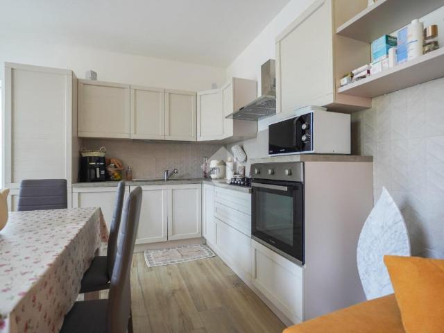 Villa Indipendente in vendita a Marina di Massa, Marina Di Massa