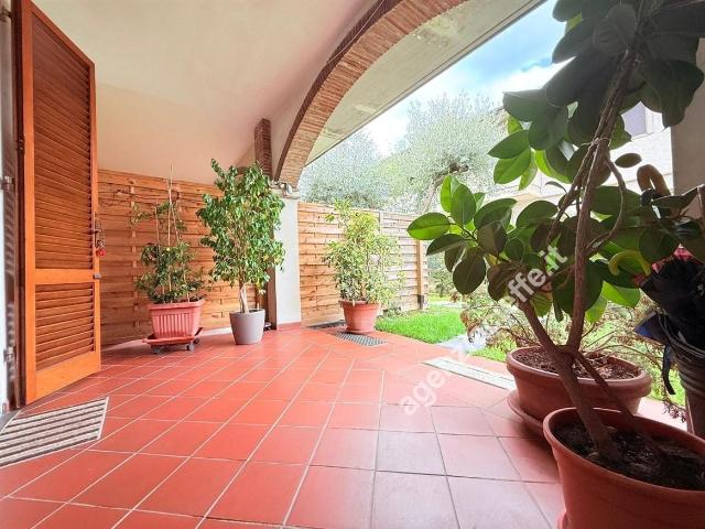 Villa Indipendente in vendita a Marina di Massa, Marina Di Massa