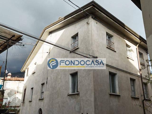 Villa Indipendente in vendita a Castagnola, Marina Di Massa