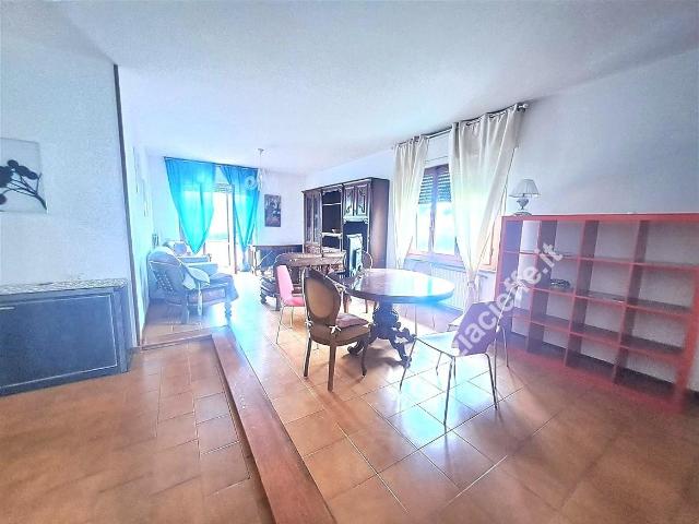 Villa Indipendente in vendita a Marina di Massa, Marina Di Massa