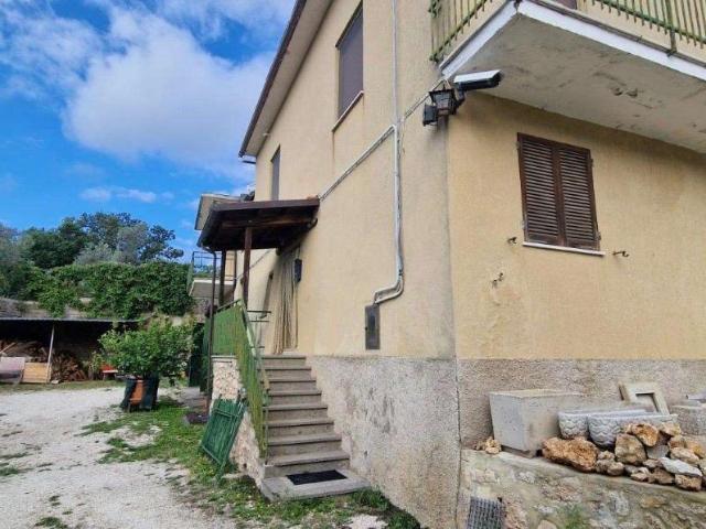 Villa Indipendente in vendita a Colpetrazzo, Umbria