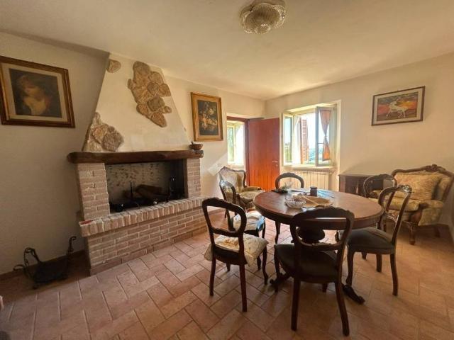 Villa Indipendente in vendita a Colpetrazzo, Umbria