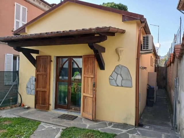 Villa Indipendente in vendita a San Carlo, Marina Di Massa