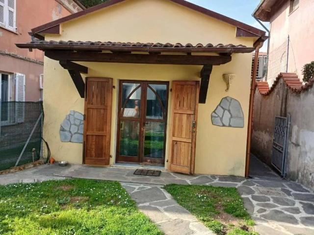 Villa Indipendente in vendita a San Carlo, Marina Di Massa