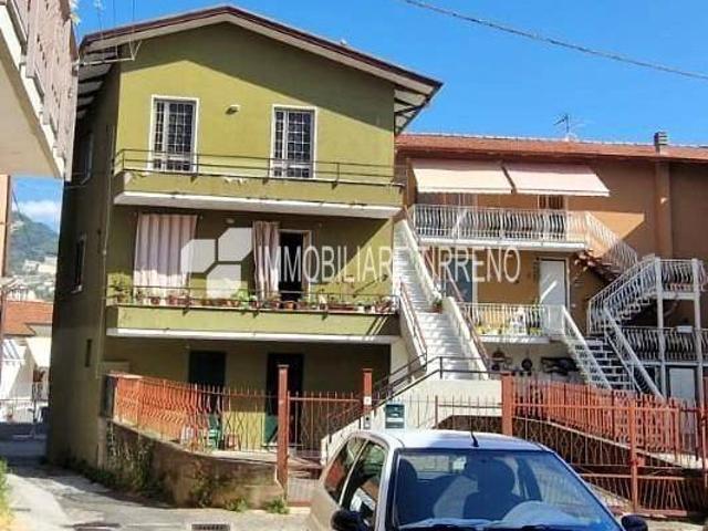 Villa Indipendente in vendita a San Carlo, Marina Di Massa