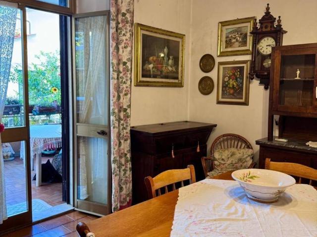 Villa Indipendente in vendita a Marina Di Massa, Toscana